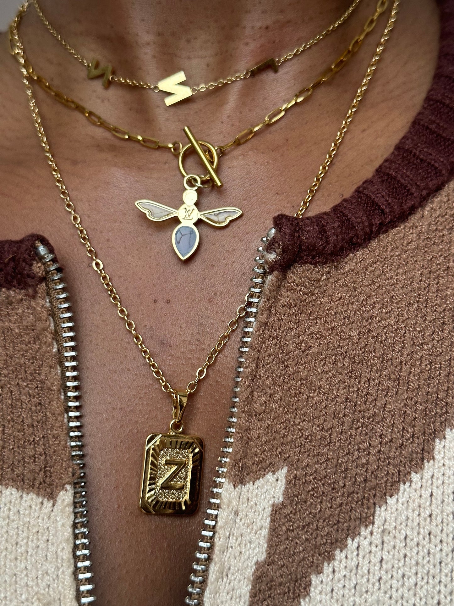 LV Bee Charm 18ct gold paperclip toggle necklace